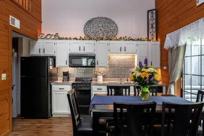 Image de Unité de cabine Woods Edge 4 - Pas de frais de nettoyage! ! !