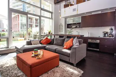 Image de Condo Historique Hudson 2 Chambres - 30 Jours Min