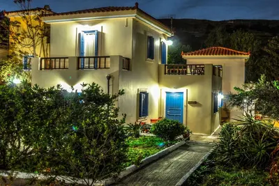 Image de Mainades Maisonnettes. Vue splendide. Paysage verdoyant. Maisons à 2 étages.