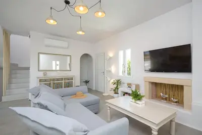 Image de Bord de mer Naxos • 2 Villas • 7 Chambres / 7 salles de bain • Capacité d'accueil 18 @ Plaka Baech