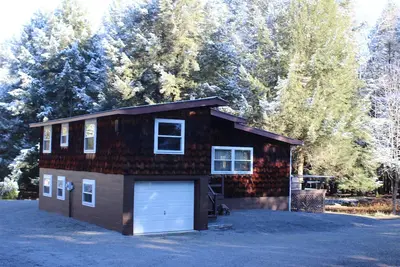 Image de Woodland Pines Vacation Retreat: Une oasis dans les bois!