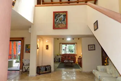 Image de Villa Benson est une belle contemporaine de style mexicain Accueil!