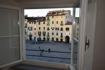 Image de Charmant appartement avec vue sur la place Anfiteatro