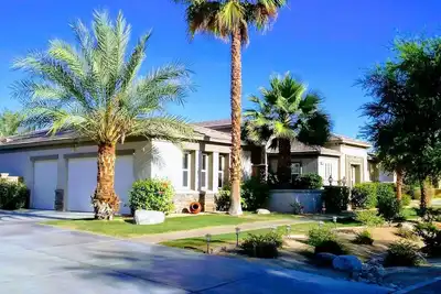 Image de Domaine de villégiature privé avec Backyard Paradise.