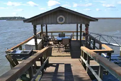 Image de Chalet Moonshine à l'île Colonels - Riverfront avec quai privé en eau profonde