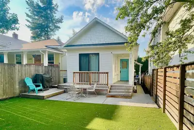 Image de Sunny Home au coeur de Seattle! Parking + W / D et Patio!