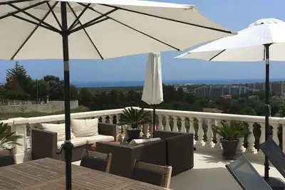 Image de Villa avec piscine, vue mer et massif de l'esterel avec terrasse de 100m2