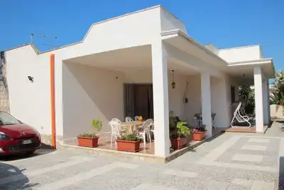 Villa à 2 pas de la mer Ionienne, dans le Salento, avec un jardin et une cour pr