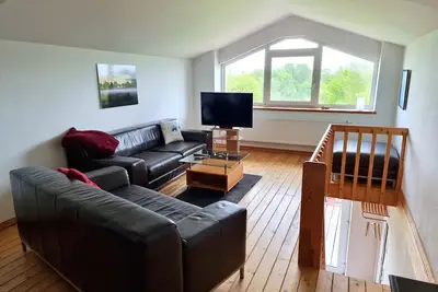Image de Appartement spacieux avec un piano au coeur de la Frise orientale
