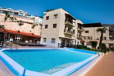 Image de Yelken bénéficie d'un emplacement idéal avec une vue panoramique sur la baie de Kalamar