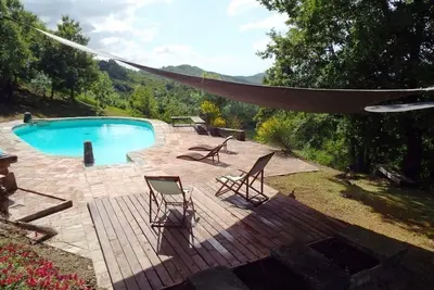 Image de Ferme avec piscine en zone rurale idyllique