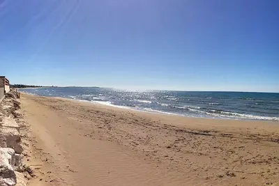 Image de l'expérience de la mer dans un paradis naturel pour le kite surf, planche à voile, le cyclisme et les enfants