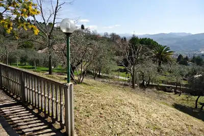 Image de Petit, confortable Villa Olive Grove, une heure de train de Rome