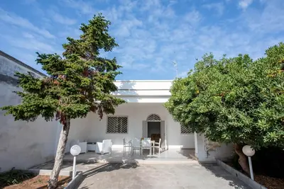 Image de Villa près des plages équipées de Torre Lapillo, jardin, 2 chambres