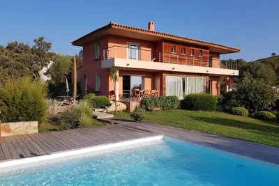 Image de Villa d'architecte climatisée-piscine privée-terrain de pétanque-Promo Ete 10%