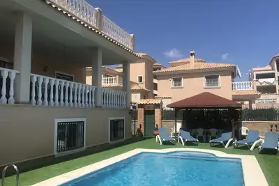Grande villa individuelle dans un endroit paisible - Emplacement familial parfait