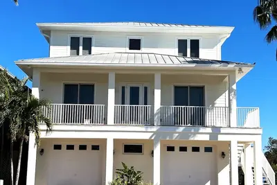 Image de 5 Bed / 4 Bath Accueil Waterfront avec piscine privée \"Lay Low\" à Apollo Beach