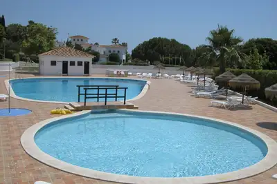 Image de Villa rustique avec piscine