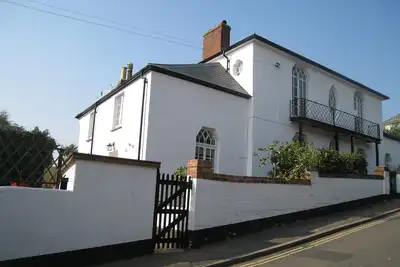 Image de Juste Quelques Minutes à Pied de la Plage et de Toutes les Commodités de la Ville
