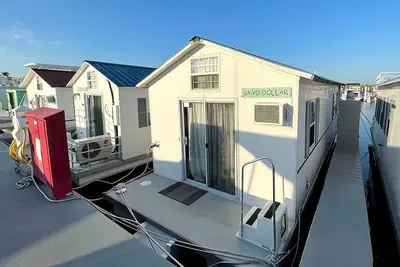 Image de Coucher de soleil sur le front de mer dans le sable Dollar Aqua Villa @ Mangrove Resort Llc