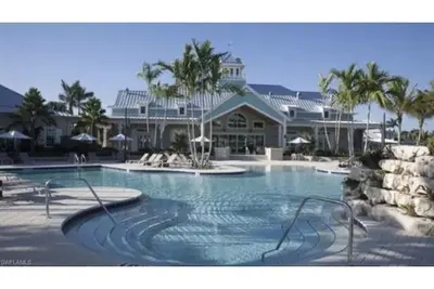 Image de Villa neuve sur le lac à louer ~ Réserve de Naples ~ Services de style Resort!