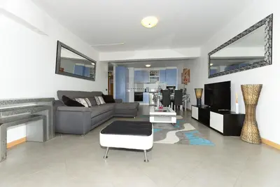 Image de Luxe appartement avec balcon et vue sur l'océan - 10ème étage (dernier étage)