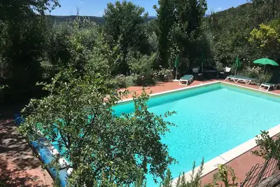 Image de maison de campagne avec piscine à Ombrie (Narni)