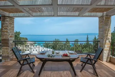 Image de Résidence avec Piscine Commune et Vue sur la Mer