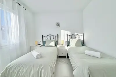 Image de 5 min de la plage. Maison avec piscine.