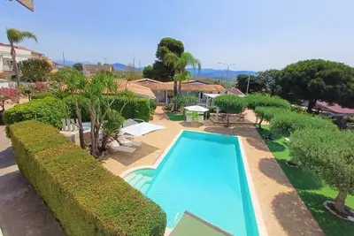 Image de One bedroom, ground floor | with pool and breathtaking view to the sea