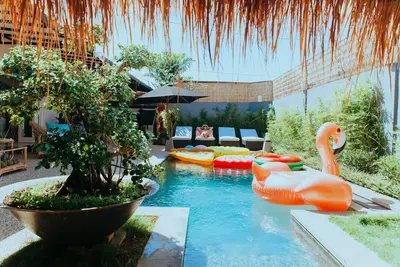 Image de Bloom 2 Bedroom Villa, près de la plage, Seminyak ”