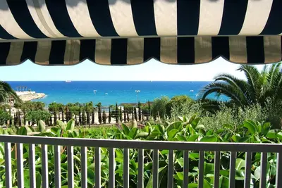 Image de Superbe vue sur la mer, détente placer les enfants, piscine, grand jardin