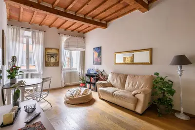 Image de Appartement dans la vieille ville avec 2 chambres, 2 salles de bains et une grande terrasse
