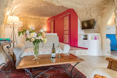Image de Gîte troglodytique en Touraine : charme & insolite