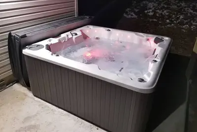 Image de Offres de dernière minute / Tv / Ps3 / Jacuzzi / Billards / WiFi / 8 Hottub Personne