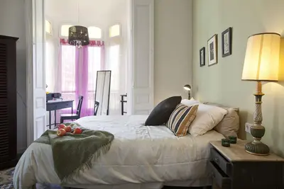 Image de Petit Versailles avec magnifique balcon, sols en mosaïque