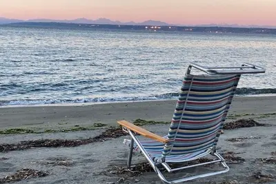 Image de Sandy Beach Oceanfront Cottage, le berceau