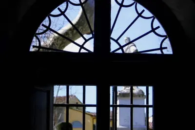 Image de au milieu des trois plus belles places de Pise