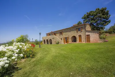 Image de Ancienne ferme en pierre de 1800 avec piscine et vue panoramique