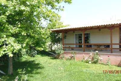 Image de villa chalet près de l'aéroport