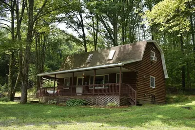 Image de Si vous aimez le calme en plein air et aimez la nature, vous allez adorer cette cabine.