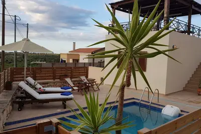 Seaview Villa avec piscine privée et coin salon sur le toit avec le bareque!