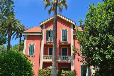 Image de Portion de villa style Art Nouveau, rècemment rénové, 200mt de la mer