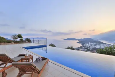 Image de Penthouse The Grand, appartement en duplex avec vue panoramique sur la mer à couper le souffle