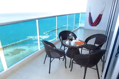 Image de Front de mer 2br Apt avec piscine, balcon fabuleux et vue sur la mer, à quelques pas de la vieille ville