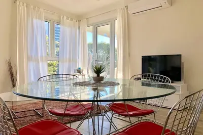 Image de Grand appartement avec une vue imprenable sur la rivière sur un excellent emplacement