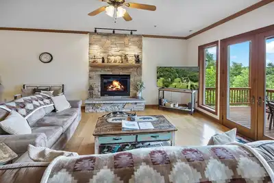 Image de Nouveau condo de luxe au Smoky Mountain Country Club (99 $ / jour de la semaine du 30 juin)