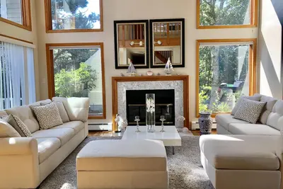 Image de Contemporain et spacieux Cape South Beach Home! ! !