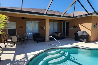 Image de Belle 3br spacieuse + Den / 2. Sq 5 Ba-2400. Ft - gratuit WiFi- salée chauffée Piscine & Spa