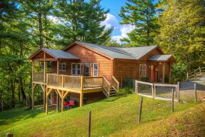 Image de Spa, Baby-foot, Wifi, Wetbar, Privé, à 5 minutes du centre-ville de Blowing Rock.